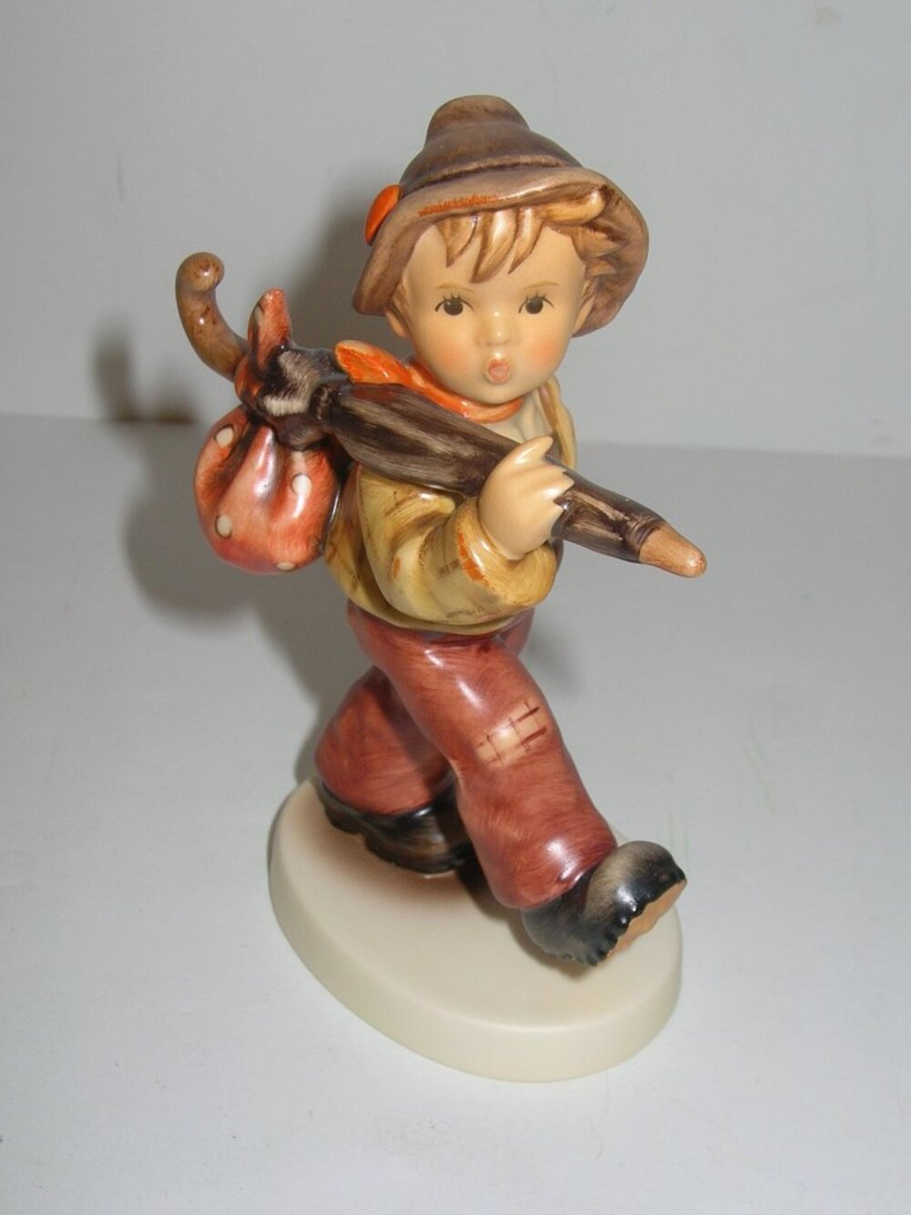 M I Hummel Figurine "Gone-A-Wandering" HUM 908 TMK8 Limited ED #3482 of 5K MINT